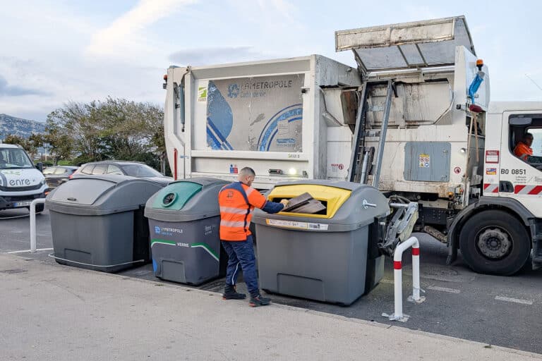 Poubelles, tri, cantonniers… tous les candidats ont signé le « Pacte pour Marseille Propre »