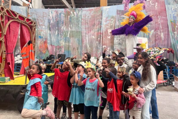 preparation-carnaval-atelier-enfant-decor-costume-4