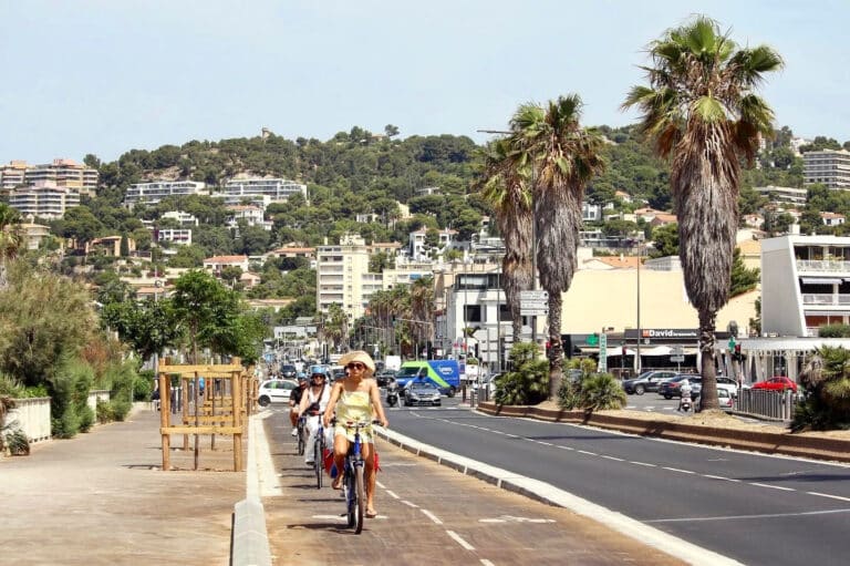 En images | Les abords des plages du Prado terminent leur mue avant les JO