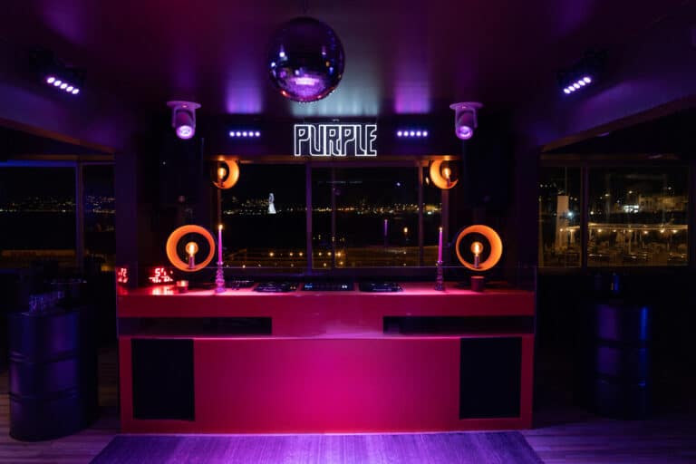 Purple, le nouveau bar dansant qui veut réchauffer la Pointe-Rouge