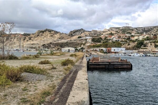 quai-digue-estaque-abandon