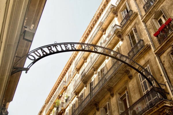 quartier-antiquaires-edmond-rostand-arche-1