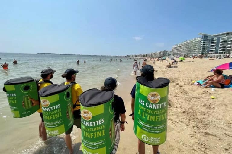 Le Recycling Tour fait escale sur les lacs et plages de la région pour collecter des canettes