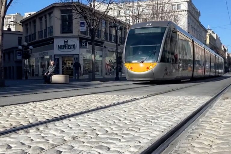 Nice teste un revêtement anti deux-roues sur ses voies de tramway