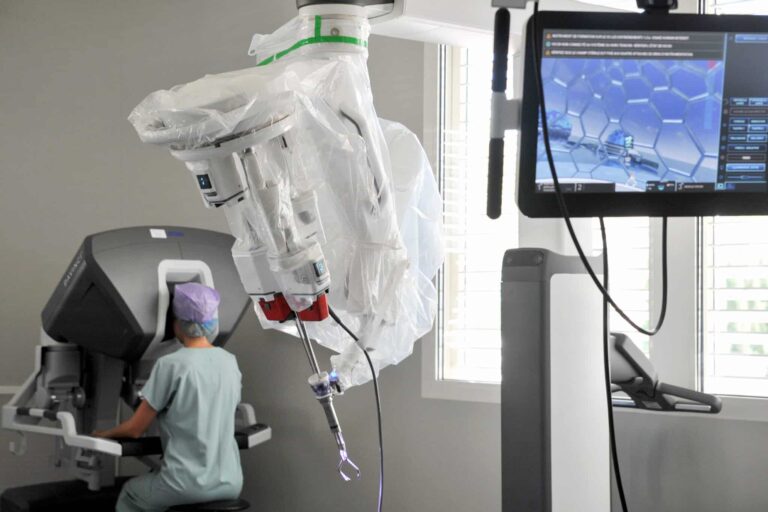 À l’IPC, un nouveau robot chirurgical promet des cicatrices quasi invisibles