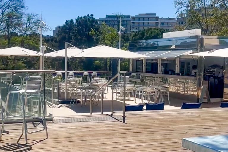 Vidéo | Un café ouvre sur le rooftop du musée d&rsquo;art contemporain de Marseille