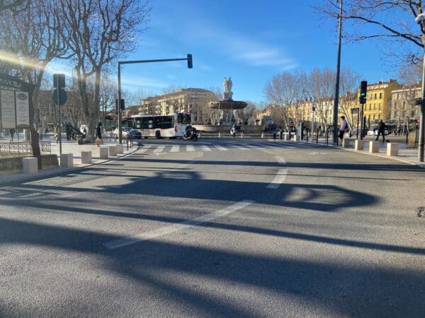 rotonde-bus-rond-point-aix-maroine-jit