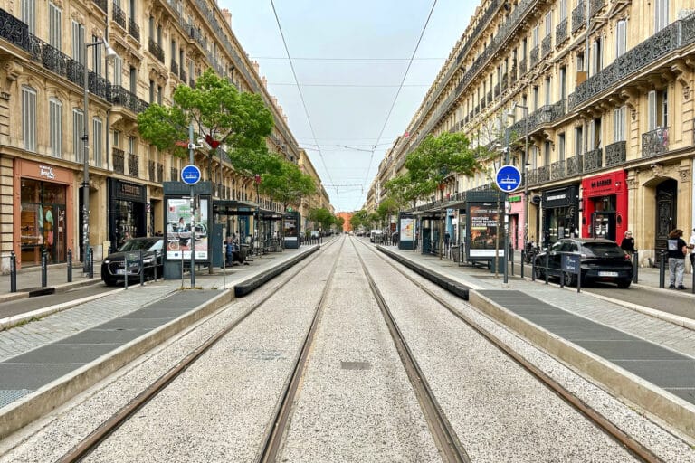 La rue de la République rouvre à la circulation dans les deux sens