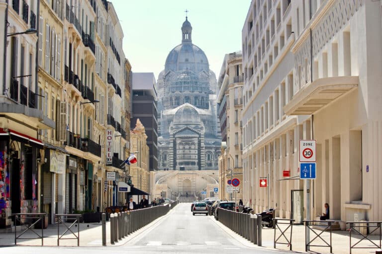 En images | La rue Mazenod a achevé sa grande métamorphose