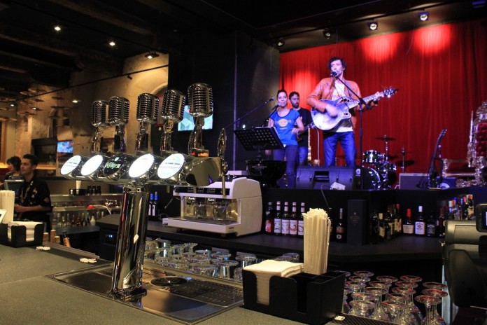 scene-musique-hard-rock-cafe-marseille