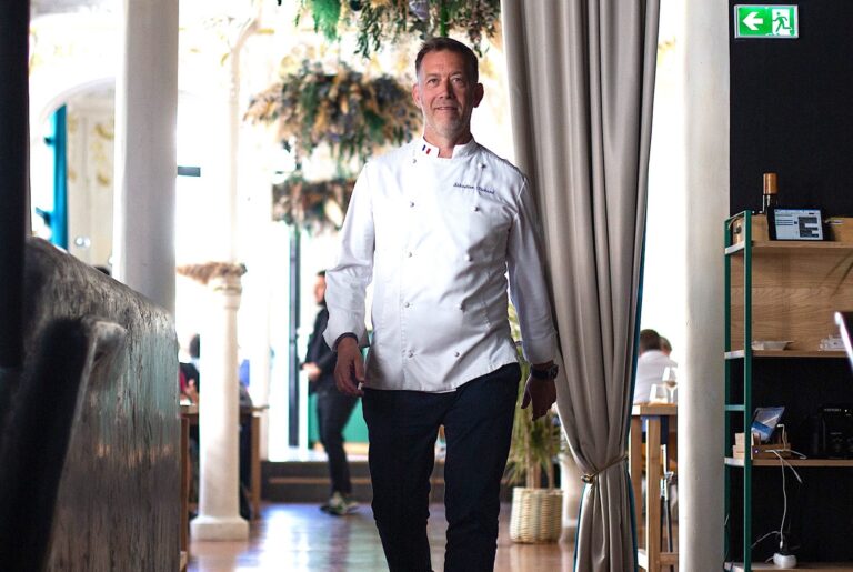 Au restaurant Le République, la mixité sociale servie sur un plateau