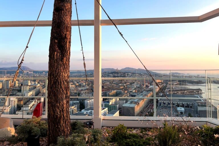 Sky Center : une programmation estivale entre DJ sets et stand-up à 135 mètres d’altitude