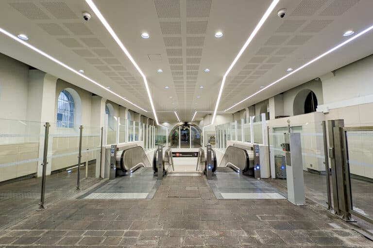 Vidéo | La station de métro Noailles a fait peau neuve