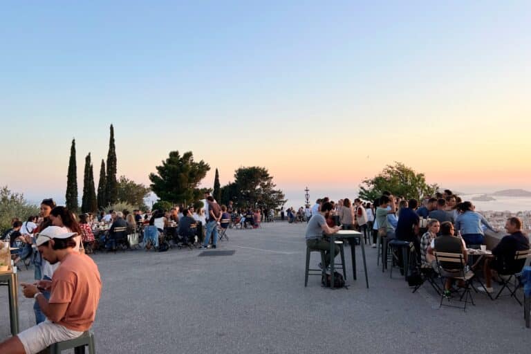 Un food truck avec vue panoramique sous la Bonne Mère