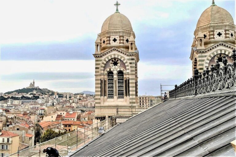 Vidéo | On vous emmène sur le toit de la Major, en pleine rénovation