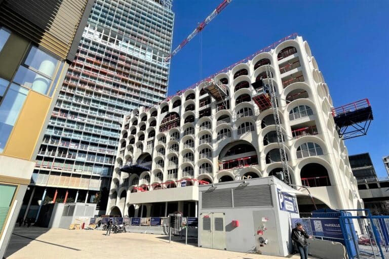 Les voûtes de la Porte Bleue continuent de grimper à Arenc, pour une livraison en 2023