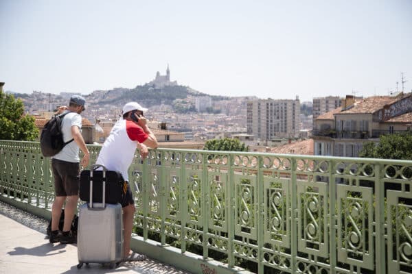 touristes-valise-gare-saint-charles