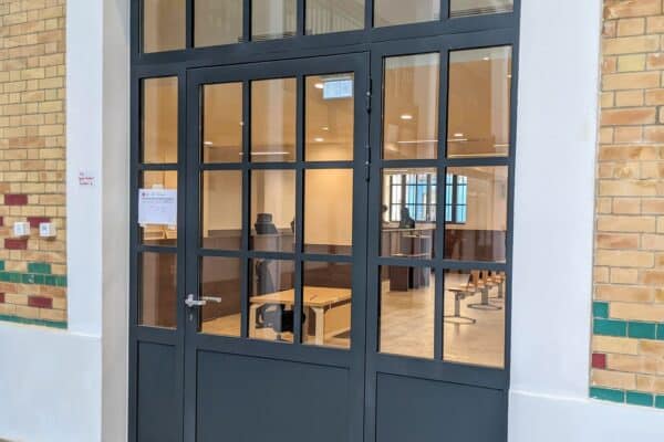 tribunal-adnistratif-mazenod-salle-audience-vitre