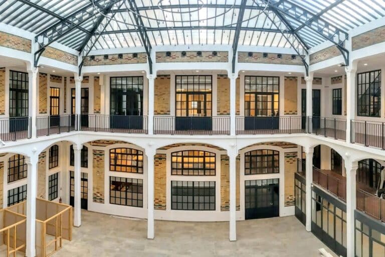 En images : le tribunal administratif de Marseille s&rsquo;installe dans un ancien bâtiment maritime
