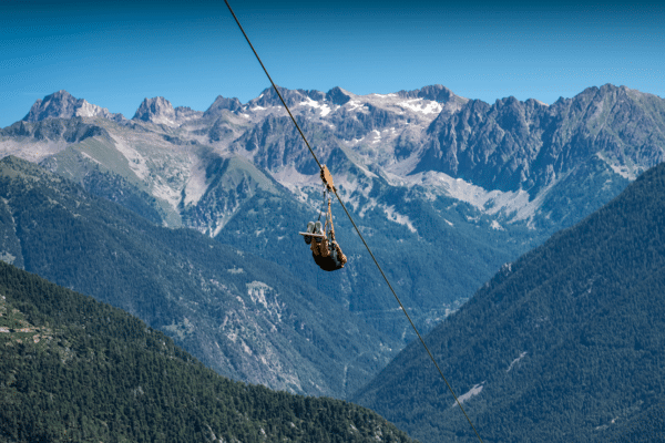 tyrolienne-la-colmiane-alpes-du-sud-insolite