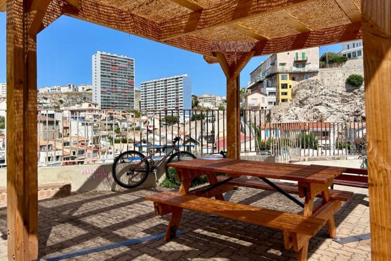 Des « parcours fraicheur » pour arpenter les quartiers de Marseille cet été