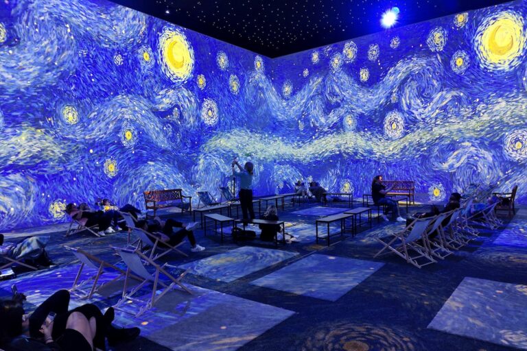 Vidéo | Une grande exposition immersive consacrée à Van Gogh a ouvert ses portes à Marseille