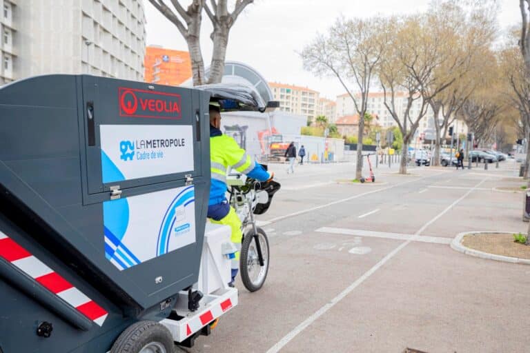 La Métropole et Veolia expérimentent le vélo-benne électrique à Marseille