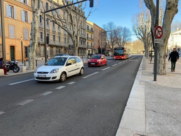 victor-hugo-voie-bus-aix-maroine-jit