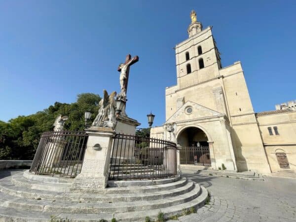 vierge-doree-palais-pape-avignon