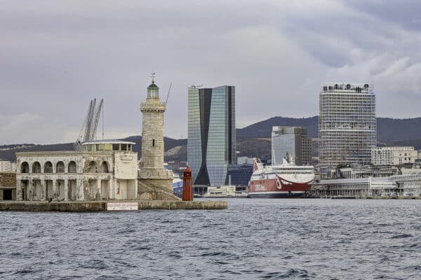 vigie-sainte-marie-port-tour-cma-cgm-la-marseillaise-2