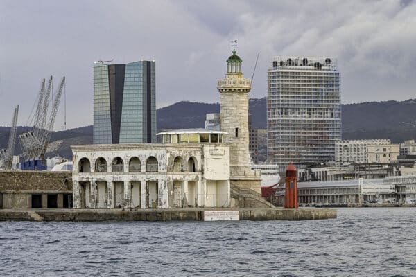 vigie-sainte-marie-port-tour-cma-cgm-la-marseillaise