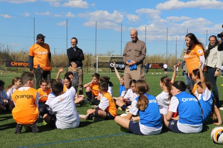Orange sensibilise les jeunes ados aux risques d&rsquo;internet aux côtés de Zidane